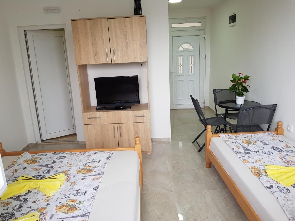 Apartmani Vila Ebra Utjeha Zewnętrze zdjęcie