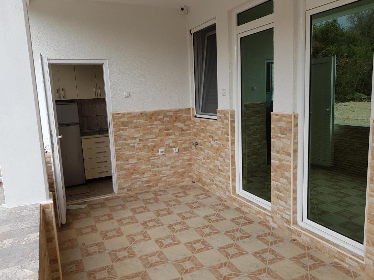 Apartmani Vila Ebra Utjeha Zewnętrze zdjęcie