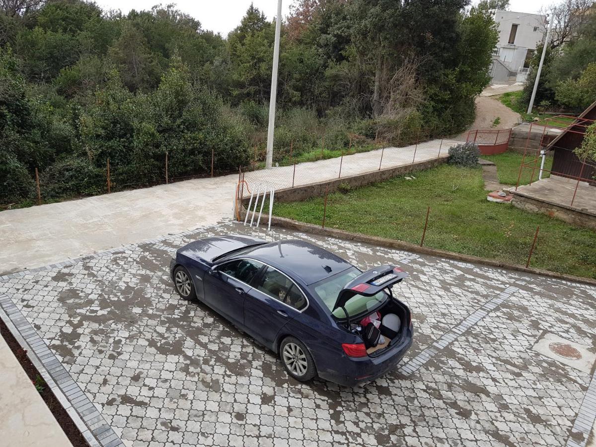 Apartmani Vila Ebra Utjeha Zewnętrze zdjęcie