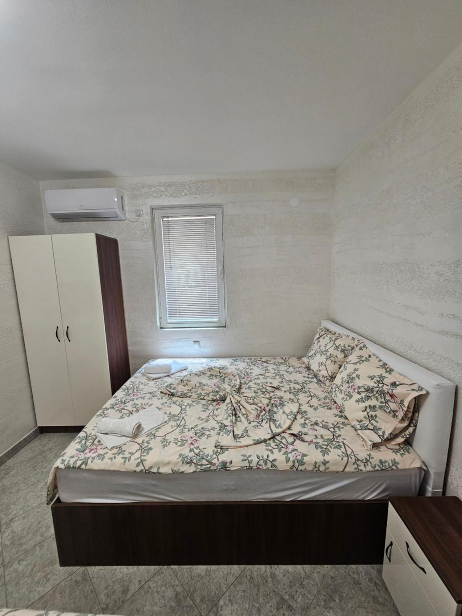 Apartmani Vila Ebra Utjeha Zewnętrze zdjęcie