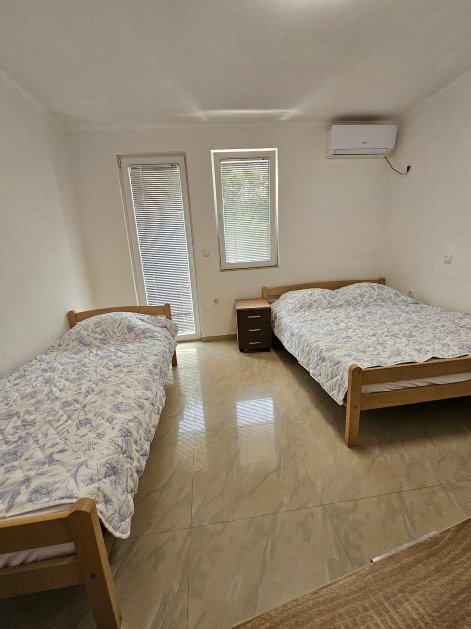 Apartmani Vila Ebra Utjeha Zewnętrze zdjęcie