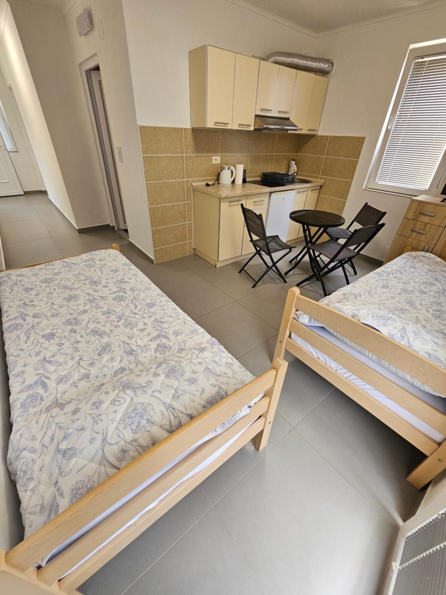 Apartmani Vila Ebra Utjeha Zewnętrze zdjęcie