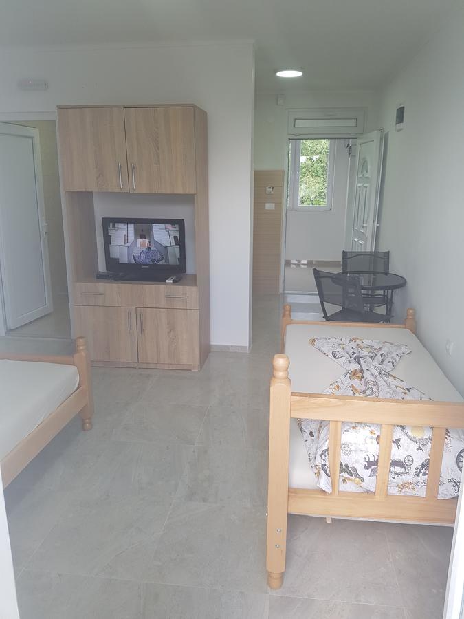 Apartmani Vila Ebra Utjeha Zewnętrze zdjęcie