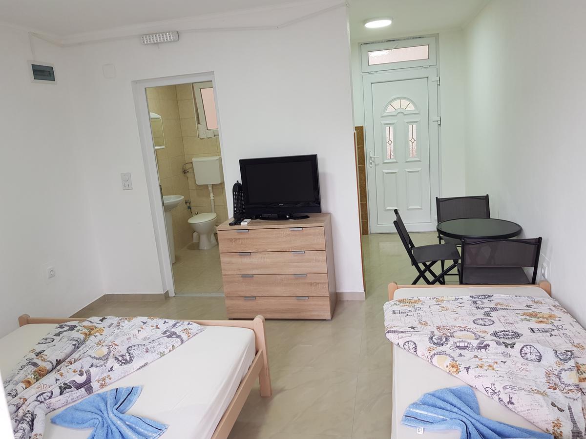 Apartmani Vila Ebra Utjeha Zewnętrze zdjęcie